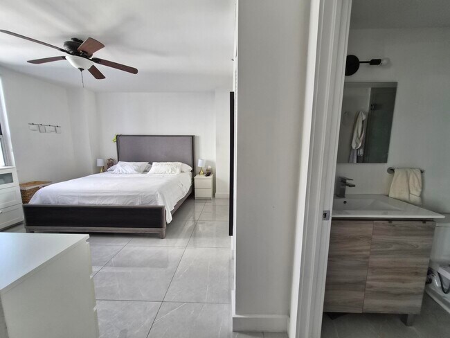 Building Photo - 701 Brickell Key Blvd