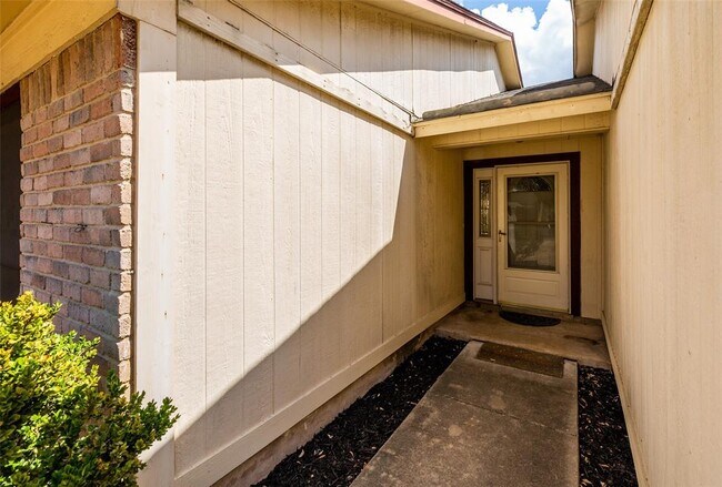 Building Photo - 1006 Silbury Dr