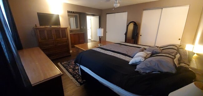 Building Photo - 2032 Meadowside Ln