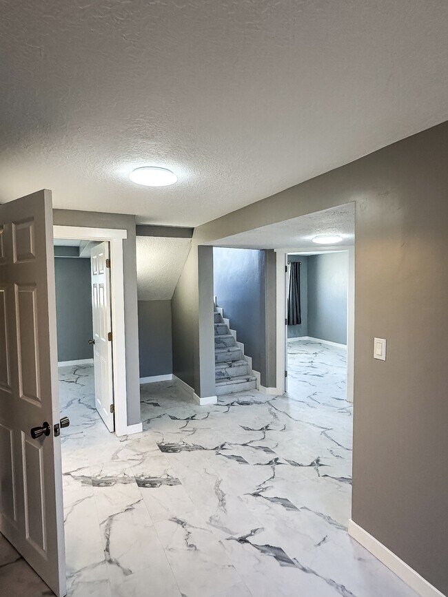 Building Photo - 1545 Barbara Cir