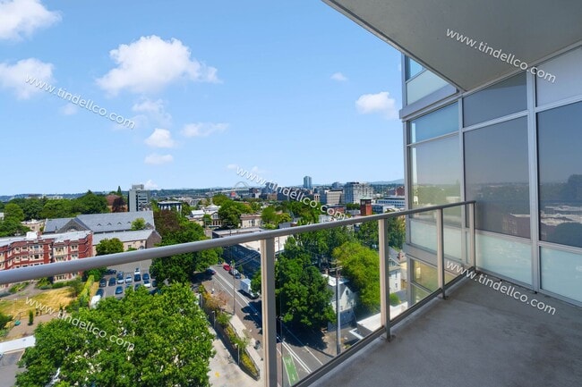 Building Photo - The Civic | 11th Floor 2BD/2BA with Stunning Portland Views, Free Parking and Free Utilities!
