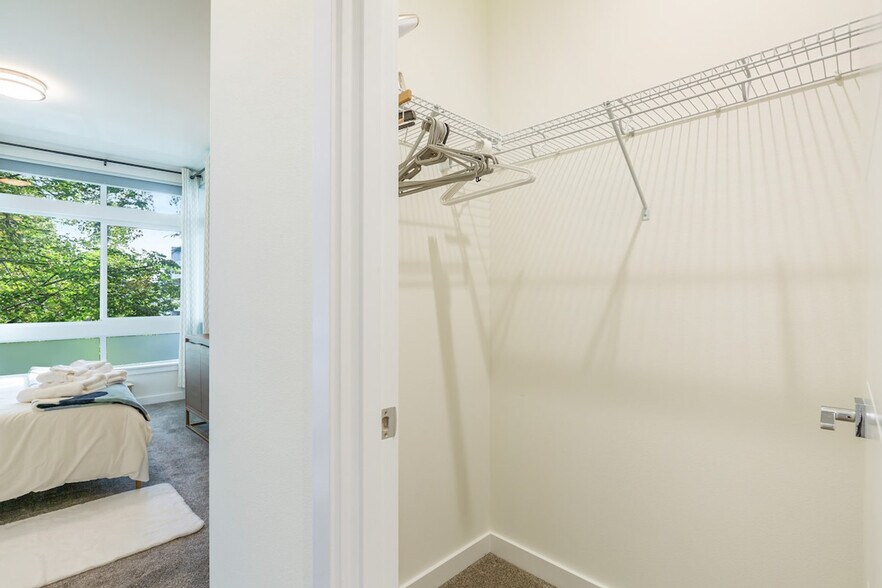 Building Photo - 9413A Roosevelt Way NE