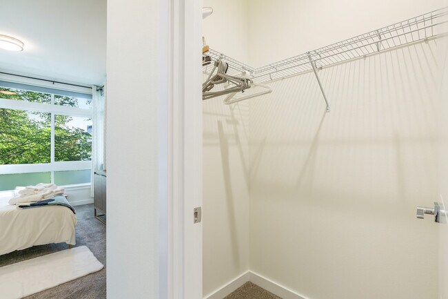 Building Photo - 9413A Roosevelt Way NE