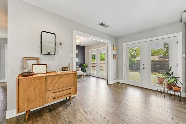 Building Photo - 2313 Aldford Dr
