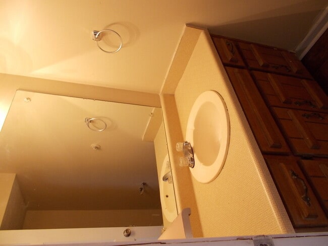 Building Photo - Welcome to the Delightful End Unit! This c...