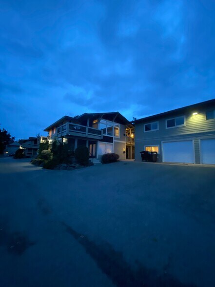 Building Photo - 325 C St