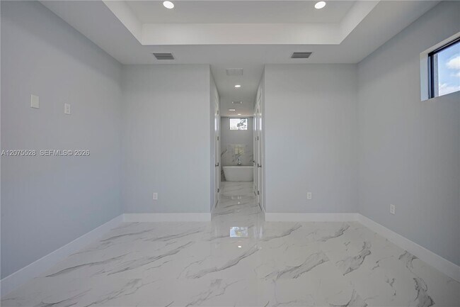 Building Photo - 872 Spaulding St E