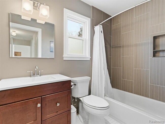 Building Photo - 4495 Maybee Rd