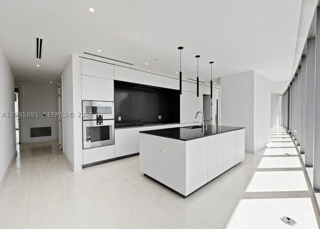 Building Photo - 300 Biscayne Blvd