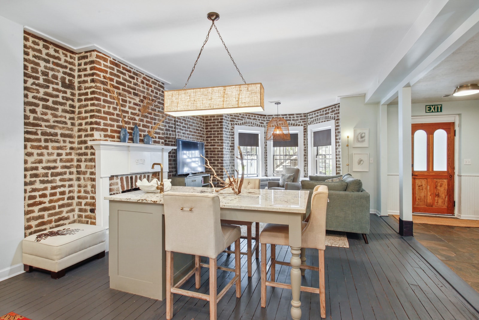 Building Photo - 208B W Hall St