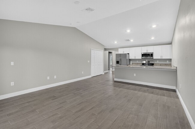 Building Photo - 839 Bedford Dr