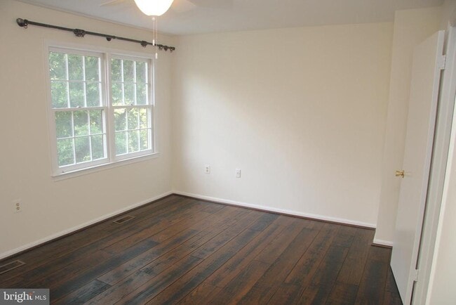Building Photo - 3804 Vermont Ct