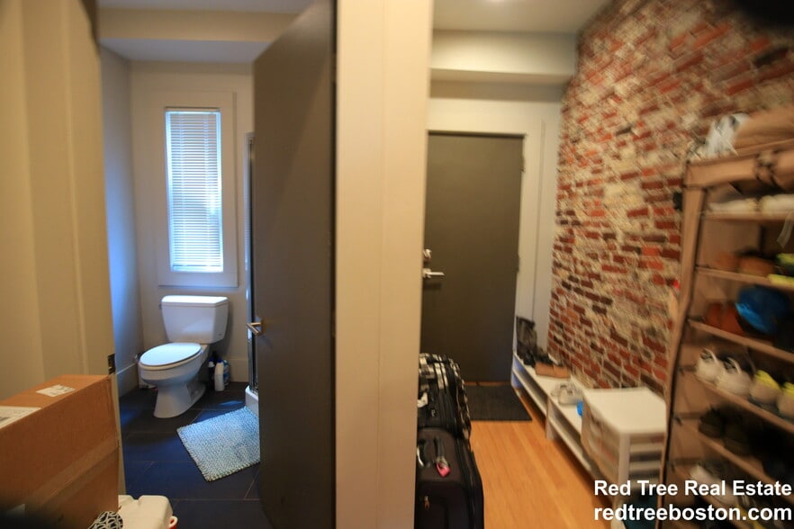 Building Photo - 21 Greylock Rd