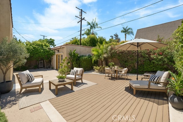 Building Photo - 233 S Swall Dr