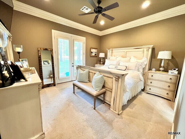 Building Photo - 10945 Angelles Cove