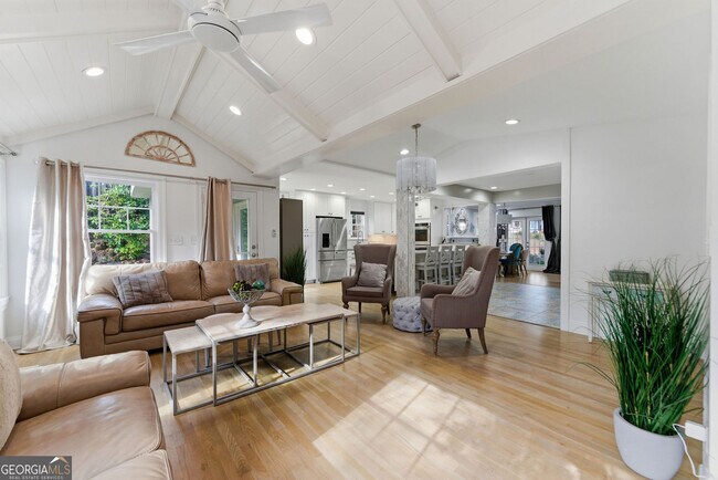 Building Photo - 302 Hascall Rd NW