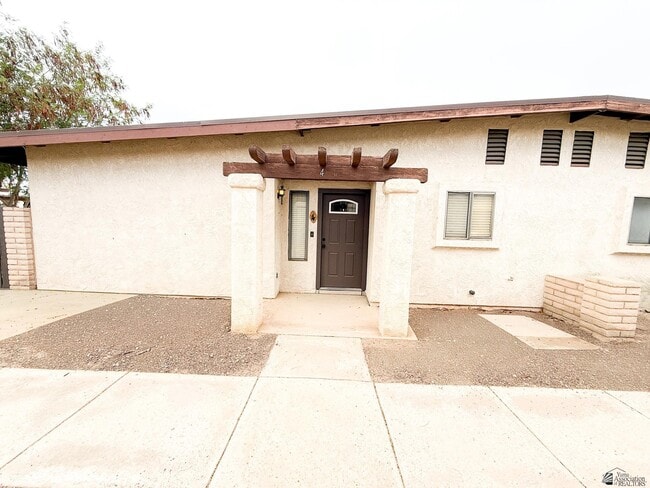 Building Photo - 1465 E Laguna Pl