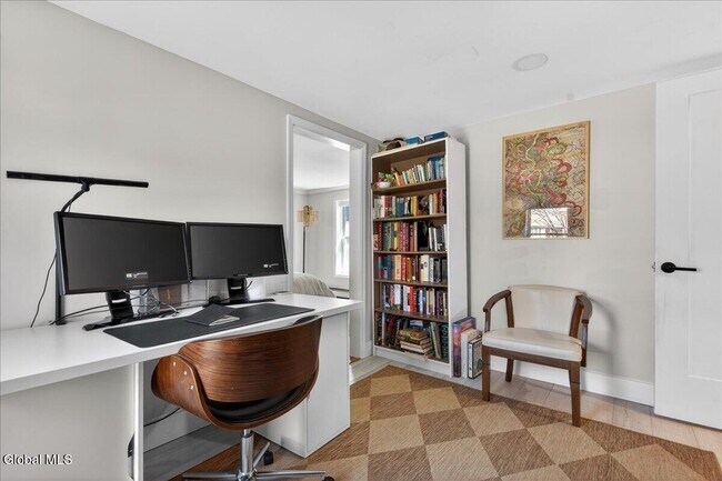 Building Photo - 106 Van Dam St