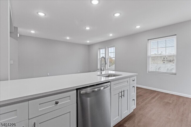 Building Photo - 224 Broad St