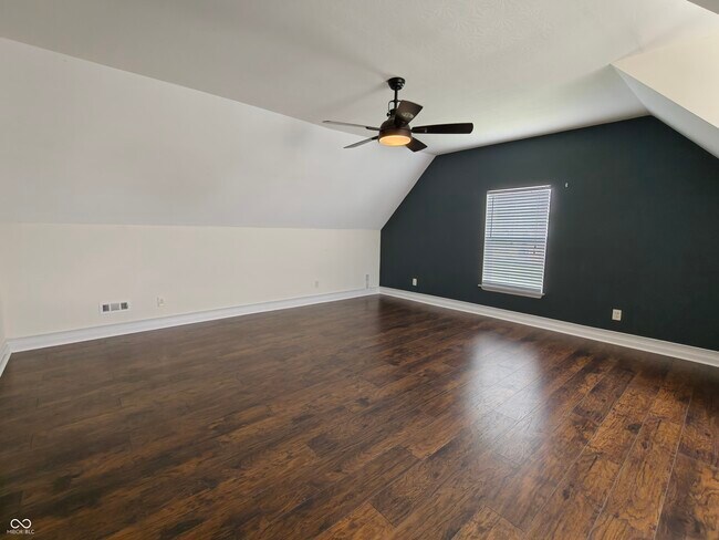 Building Photo - 802 Fern Dr