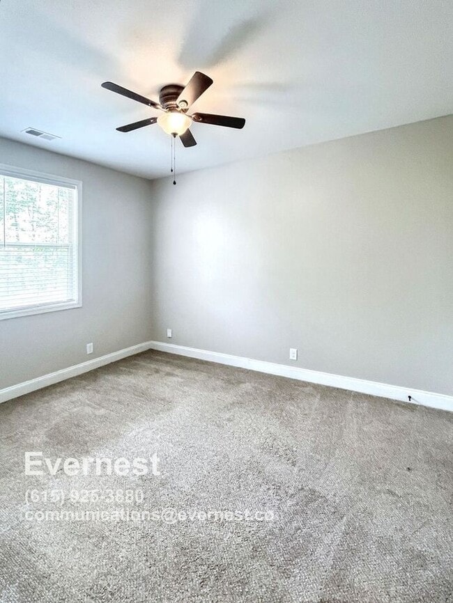 Building Photo - Spacious and Bright 4-Bedroom Home with Mo...