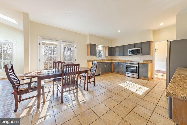 Building Photo - 36767 Pelham Ct