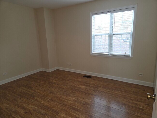 Building Photo - 1115 Regency Ct