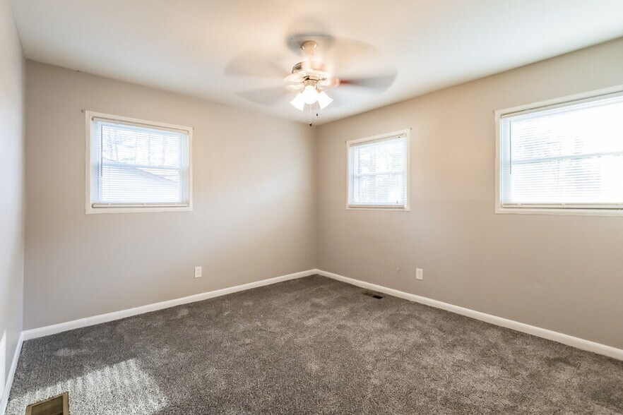 Building Photo - 6641 Wealthy Ct