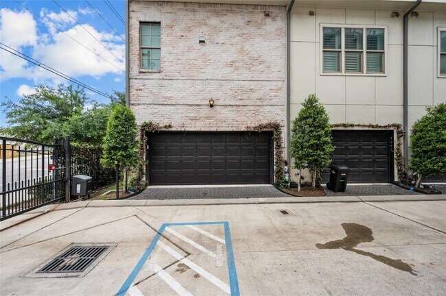 Building Photo - 4045 Leeland St