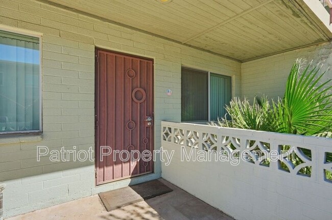 Building Photo - 1702 W Tuckey Ln