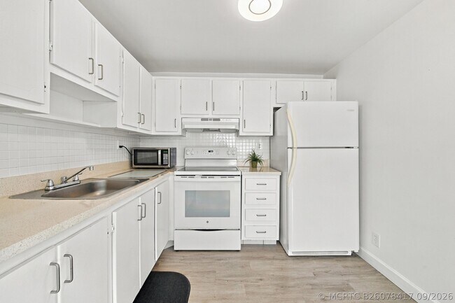 Building Photo - 809 Flanders Q