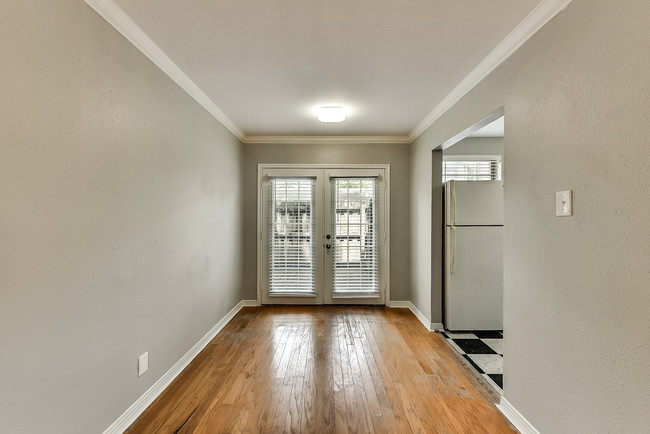 Living/Dining Open to the Outside - 4603 Junius St