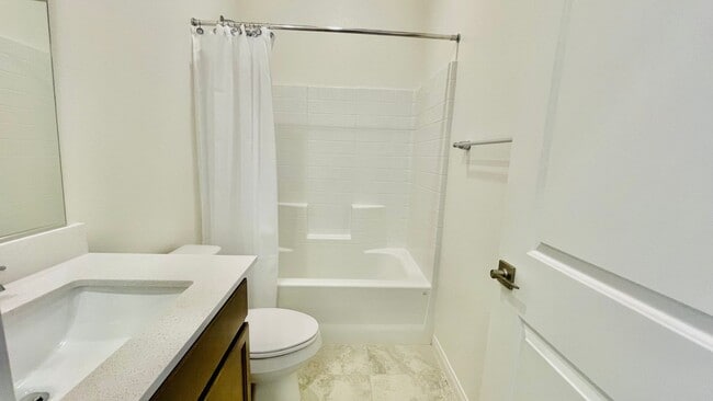 Building Photo - gated community -brand new home with 4 bed...