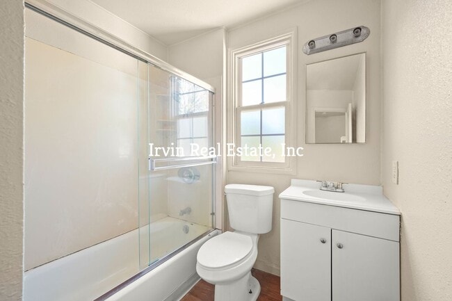 Building Photo - Nice 3 Bedroom PIttsburg with a big back yard
