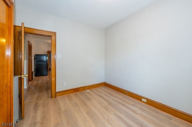 Building Photo - 103 Knapp Ave