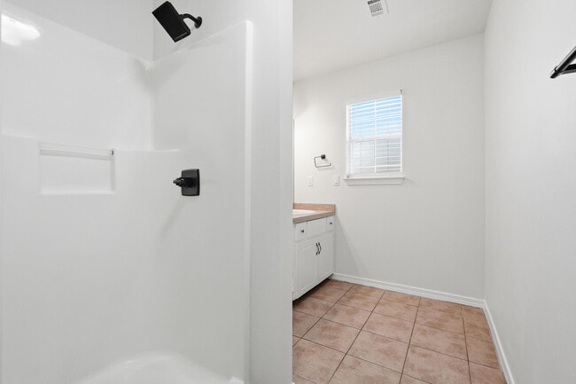 Building Photo - 403B Yancey St