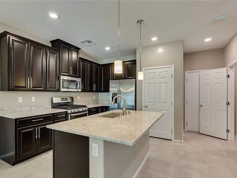 Building Photo - 8466 Classique Ave
