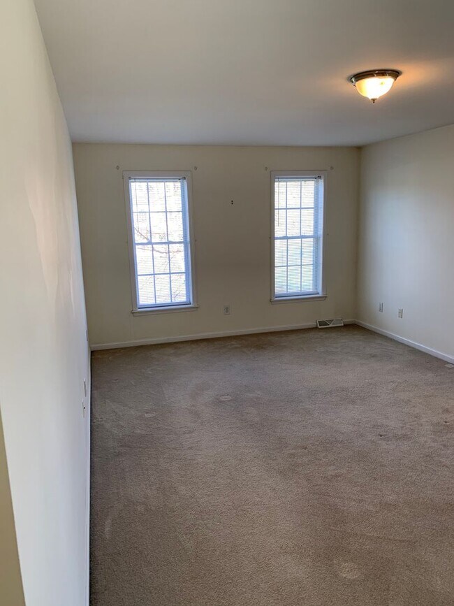 Building Photo - Beautiful Single Family For Rent NOW! Must...