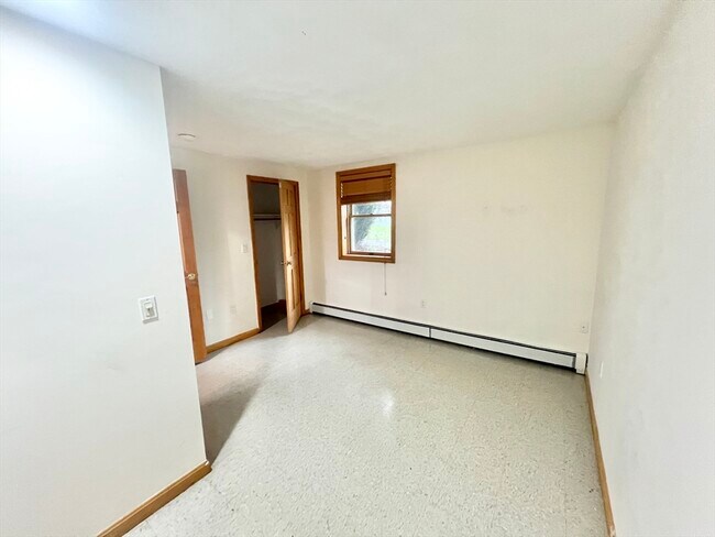 Building Photo - 120 Savage St