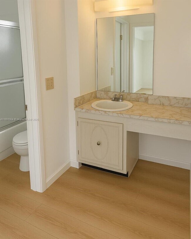 Building Photo - 9430 Live Oak Pl