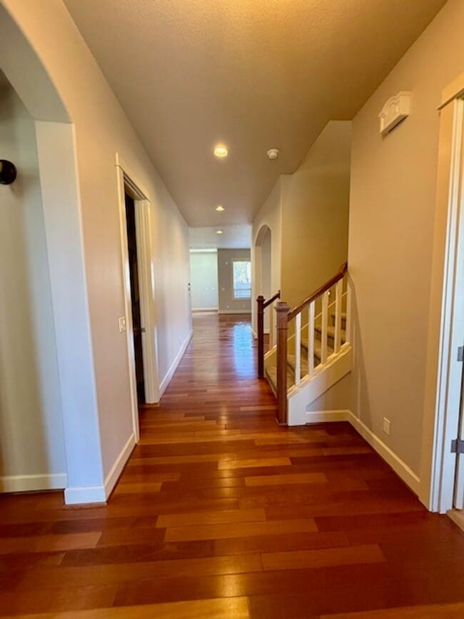 Building Photo - Stunning 4-Bedroom Aspen Rim Home in Bend!