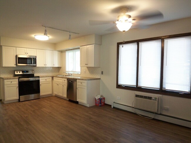 Building Photo - 4381 Woodland Ave