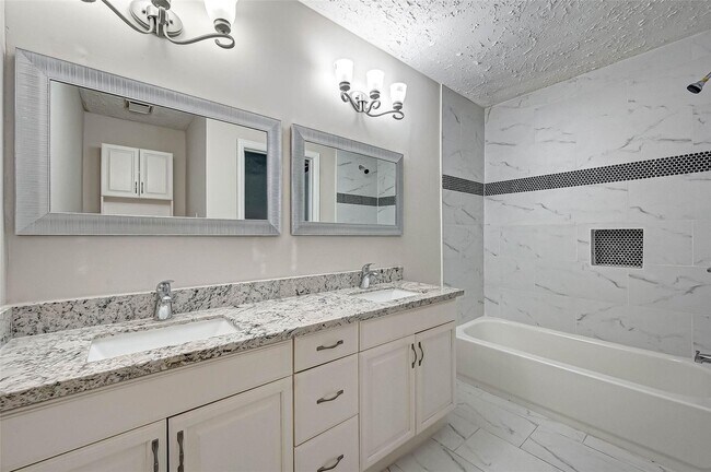 Building Photo - 6802 Glenray Dr