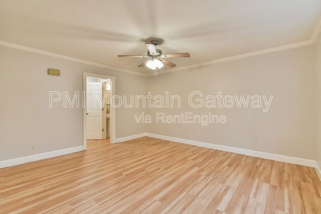 Building Photo - 42-56 Greenwood Cir