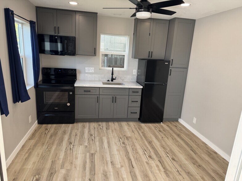 Kitchen - 2428 Denver St