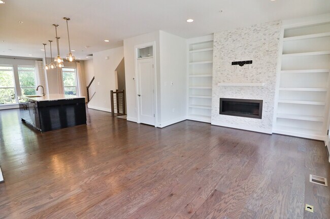 Building Photo - 1424 Piccard Dr