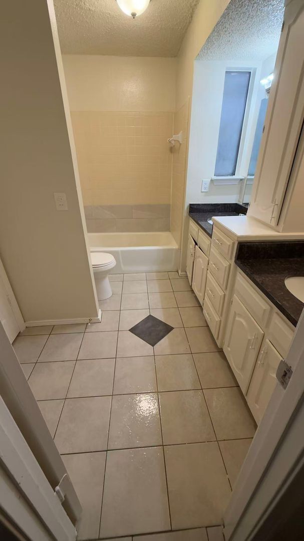 Building Photo - Great 3 Bedroom 2 Bathroom in Plano!