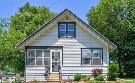 Building Photo - 4562 Charles St