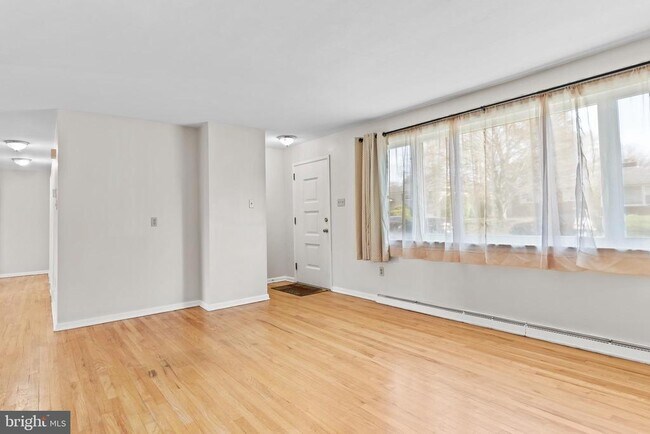 Building Photo - 213 Sunset Dr