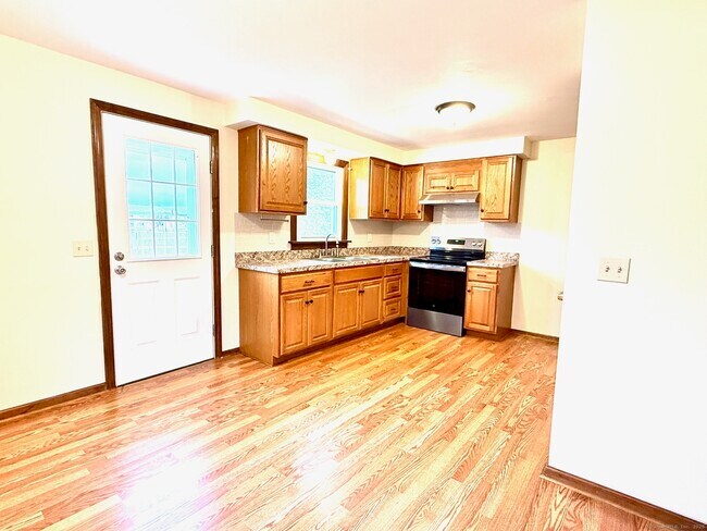 Building Photo - 56 Smith St